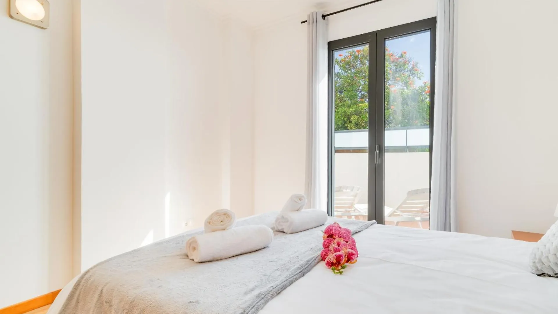 Estetania Apartment By Ah Santa Cruz